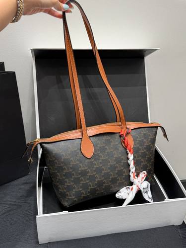 Celine Handbag 628