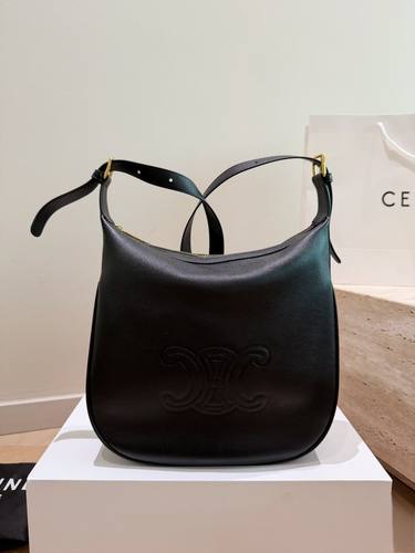 Celine Handbag 670