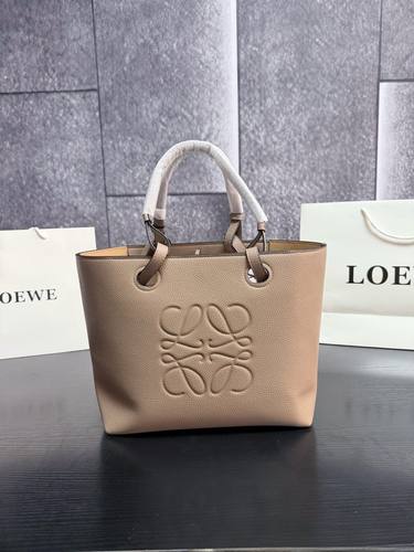 Loewe Handbag 052