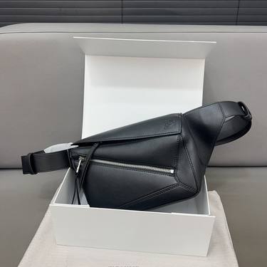 Loewe Handbag 084