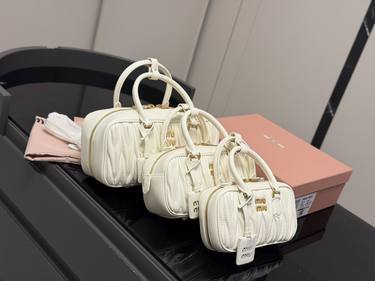 Miu Miu Handbag 140