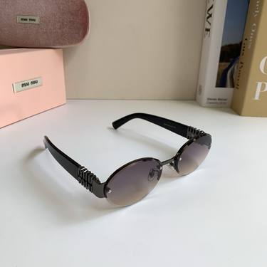 Sunglasses 062