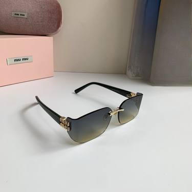 Sunglasses 064