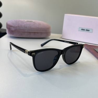 Sunglasses 072