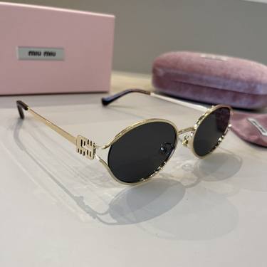 Sunglasses 074