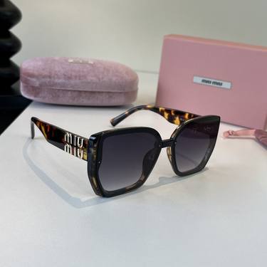 Sunglasses 075