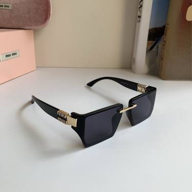 Sunglasses 077
