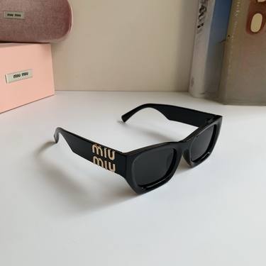 Sunglasses 084
