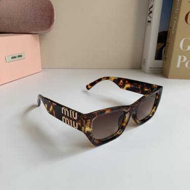 Sunglasses 086