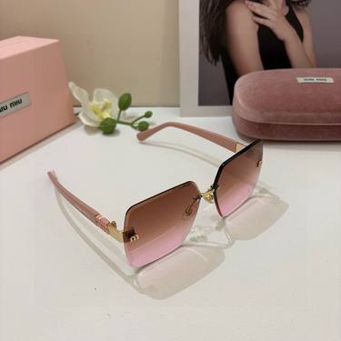 Sunglasses 090