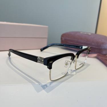 Sunglasses 163