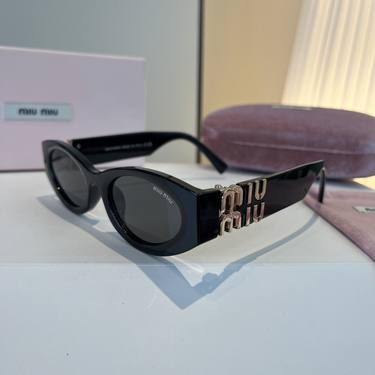 Sunglasses 215