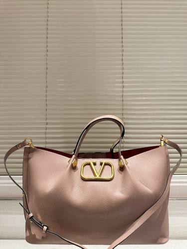 Valentino Handbag 050