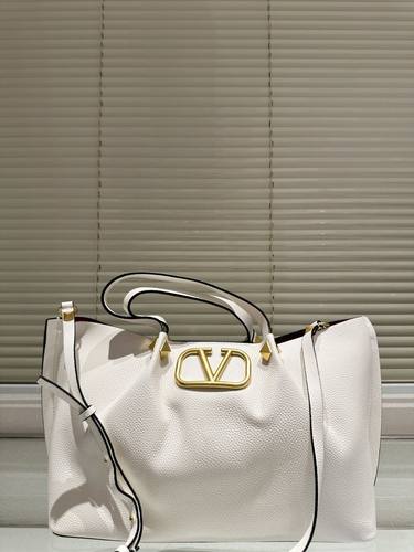 Valentino Handbag 051