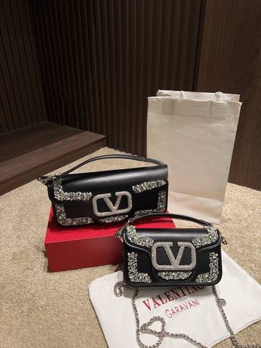 Valentino Handbag 064