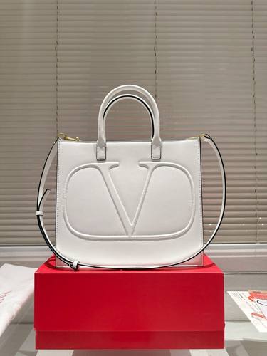 Valentino Handbag 090
