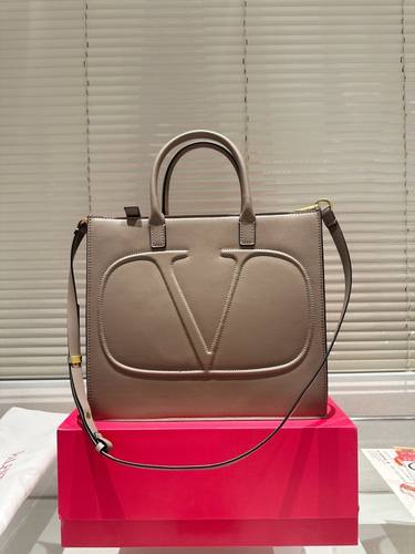 Valentino Handbag 091
