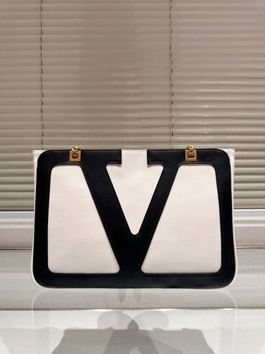 Valentino Handbag 095